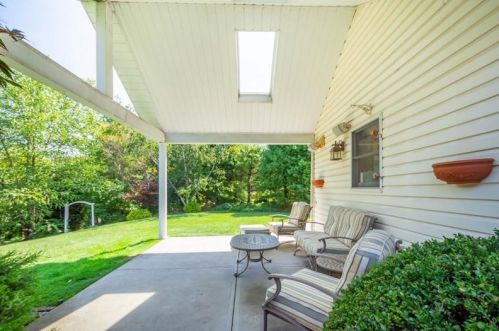 608 Gander Cir, Bridgeville PA  15017-3428 exterior