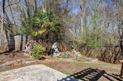 760 Guide Post Ln, Stone Mountain GA  30088-1942 exterior