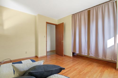 5515 Honey Crk Dr, Milwaukee WI 53221-4012 exterior