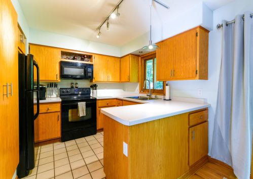 739 Winston Way, Chenequa, WI 53029-2537