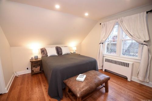 23 Brookside Pl, Pleasantville NY  10570-1204 exterior