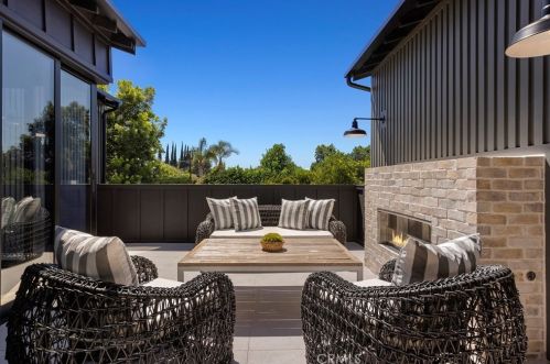 4955 Haskell Ave, Van Nuys CA  91436-1674 exterior