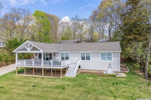 2905 Creek Ave, Nassau Point, NY 11935-2277