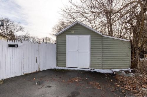 403 Litchfield Dr, Windsor Locks CT  06096-2040 exterior