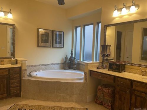 604 Sandy Ln, Lewisville TX  75022-4510 exterior