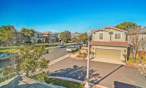 27382 Dearborn Dr, Santa Clarita, CA 91354-1870
