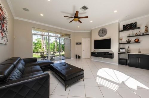 5287 Ventura Dr, Delray Beach, FL 33484-8385