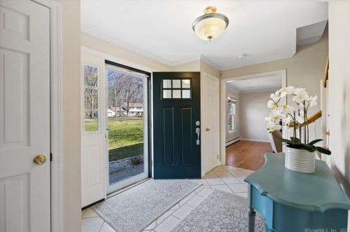 37 Copper Kettle Rd, Bridgeport, CT 06611-5006