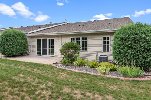 1318 Stillwater Ln, Hartford, WI 53027-2924