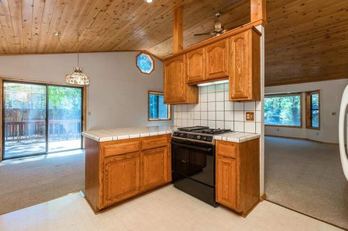 10625 Saxon Way, Truckee CA  96161-1152 exterior