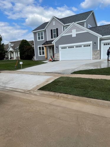 707 Bass Dr, Waterford, WI 53185-2899