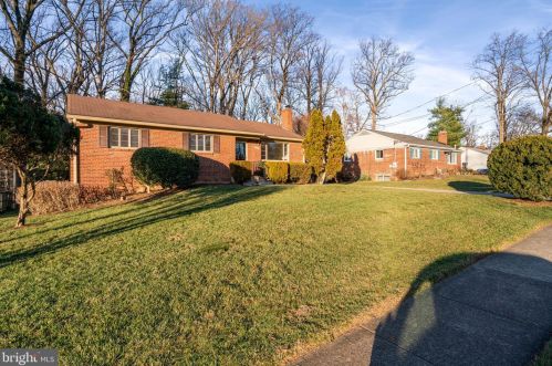 7422 Nancemond St, Springfield, VA 22150-3815