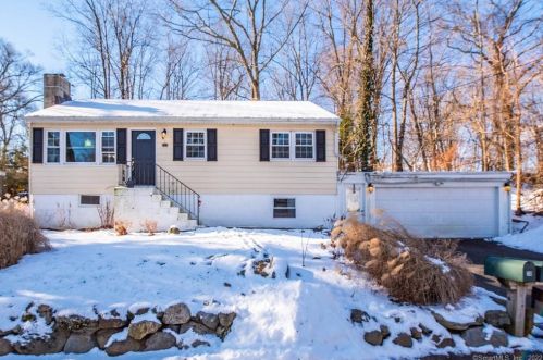 29 Woodland Way, Ridgefield, CT 06877-2219