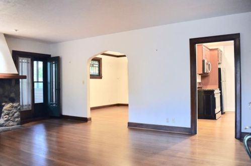 225 Dan Dr, Pittsburgh, PA 15216-1329