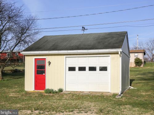 133 Azalea Dr, Charles Town WV  25414-5841 exterior