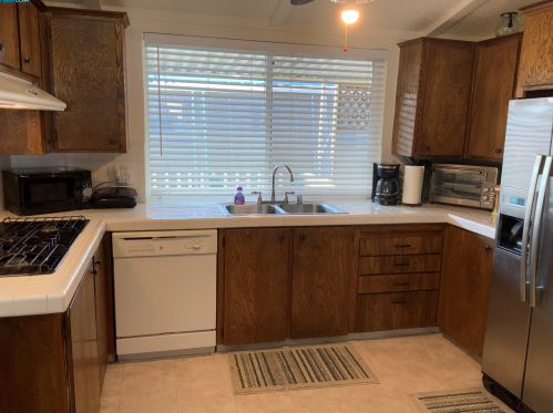 200 Queens Way, West Pittsburg CA  94565-5429 exterior