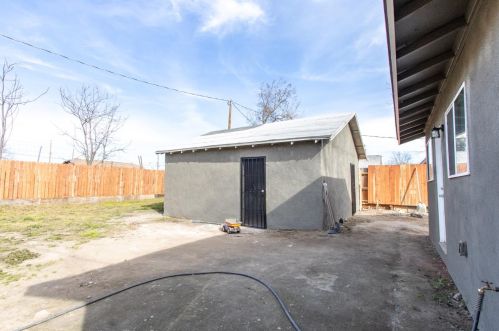 1619 Tenaya Dr, Modesto CA  95354-3820 exterior