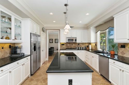 32862 Pine Cir, Temecula CA  92592-1369 exterior