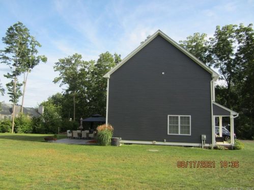 48 Jones Rd, Wallingford CT  06492-4325 exterior