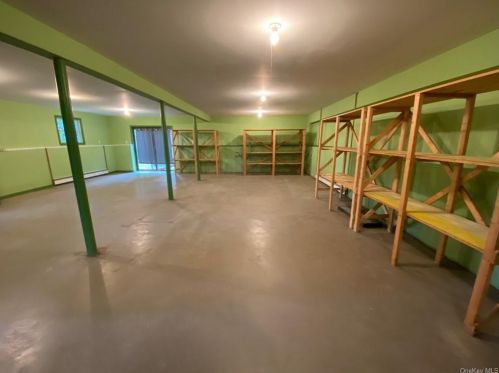 101 Shale Dr, Middletown NY  10940-7121 exterior