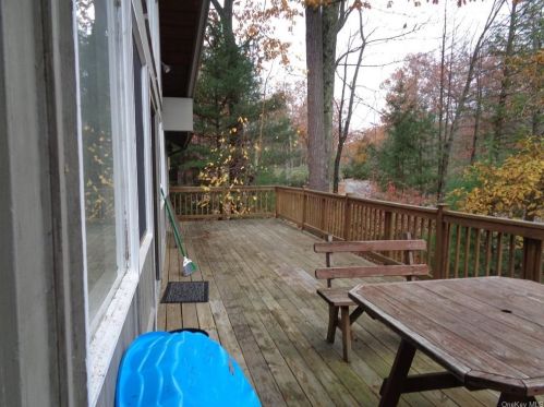 39 Lake Shore Dr, Rock Hill, NY 12775-6502