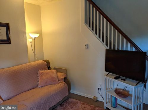 687 Summit St, Norristown, PA 19406-2719