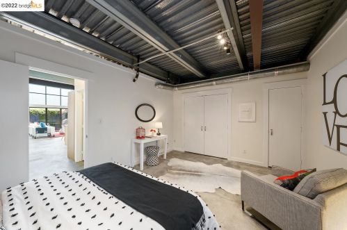 2858 Helen St, Oakland CA  94608-4028 exterior