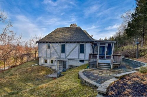 8 Silo Ln, Warwick NY  10990-2872 exterior