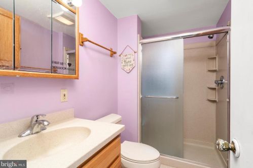 319 Jencohallo Ave, Trenton NJ  08619-3542 exterior