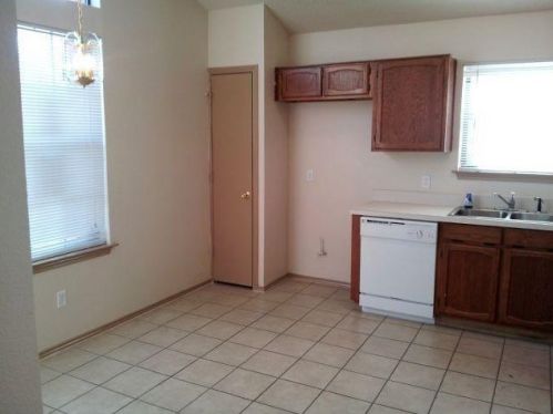 1420 Horncastle St, Fort Worth, TX 76134-5506