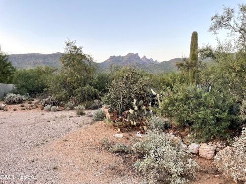 9301 Vallarta Trl, Tucson, AZ 85749-9672