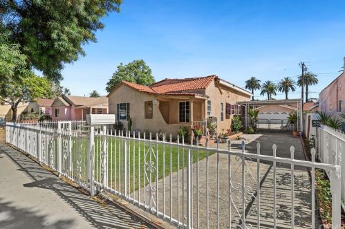 3135 Lynwood Rd, Lynwood, CA 90262-4118