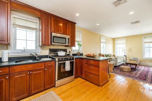 42 Pleasant St, Boston, MA