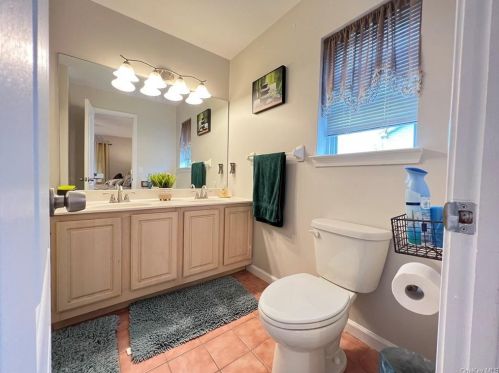 20 Dogwood Dr, Middletown NY 10940-1801 exterior