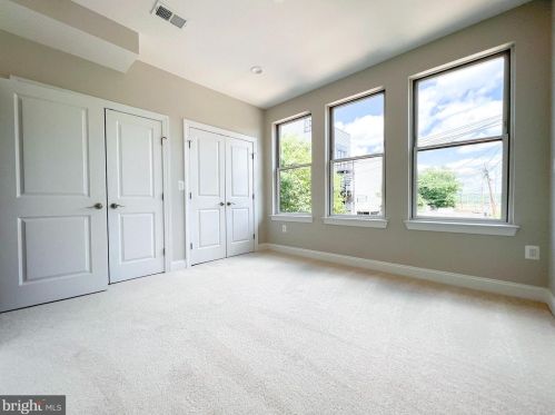 1010 15th St, Washington DC  20003-3213 exterior