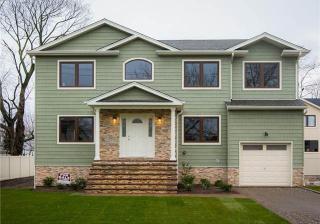 155 Howard Ave, Copiague, NY 11726-4707