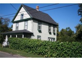 14 Hampshire St, Chicopee, MA 01020-3205