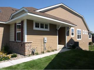 9492 River Rock Dr, Chanhassen, MN 55317