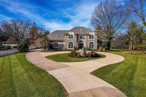 10821 Chester Rd, Cincinnati, OH 45246-4707