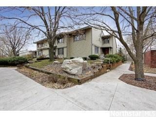 1058 Cedar View Dr, Minneapolis, MN 55405-2129