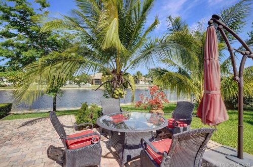 1885 139 Ter, Hollywood FL  33028-2837 exterior