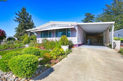 207 Regency Ct, Santa Rosa CA  95401-6730 exterior