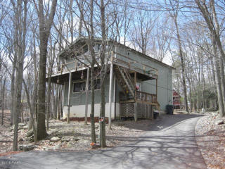 152 Fairview Dr, Dingmans Ferry PA  18328-4022 exterior