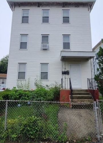 55 Ward St, Worcester, MA 01610-1901