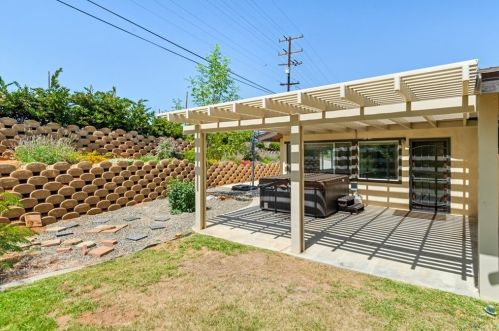 856 Sunset Dr, Redlands CA  92373-6938 exterior