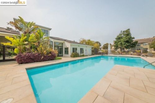 123 Lakeshore Ct, Richmond CA  94804-7422 exterior