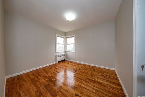 15 Hillcrest Dr, Westbury NY  11590-2447 exterior