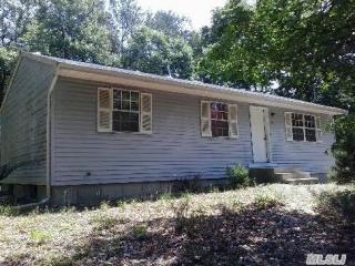 286 Brookhaven Ave, Northampton, NY 11901-4219