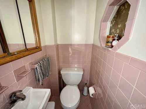 127 Fulton St, Woodbridge NJ  07095-2619 exterior