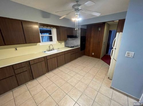 42 Palisades Blvd, Palisades Park NJ  07650-1341 exterior